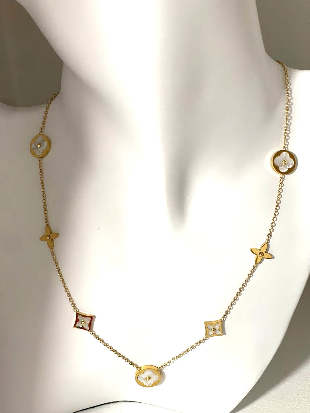 Women's Necklace Four-Leaf Clover Necklace Gold Titanium Steel Necklace  Colorfast Small Flower Necklace | Shopee Singapore